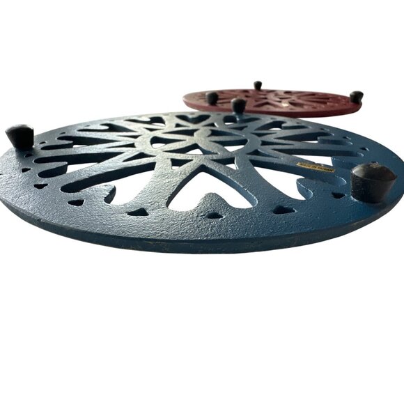 Cast Iron Round Trivets Red & Blue Sand Dollar Hearts Hot Plate Vintage Qty 2 - Picture 5 of 5
